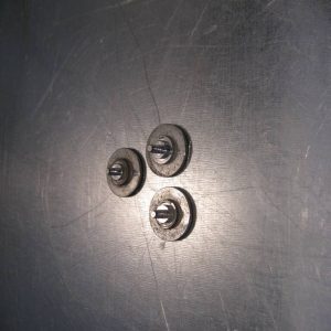 Műszerfal burkolat rögzítő csavar